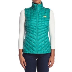 The NorthFace women’s thermoball vest